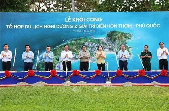 khai-mac-trong-the-ky-hop-thuong-le-cuoi-nam-2025-hdnd-tinh-f820-1-1765205002-661979.jpg