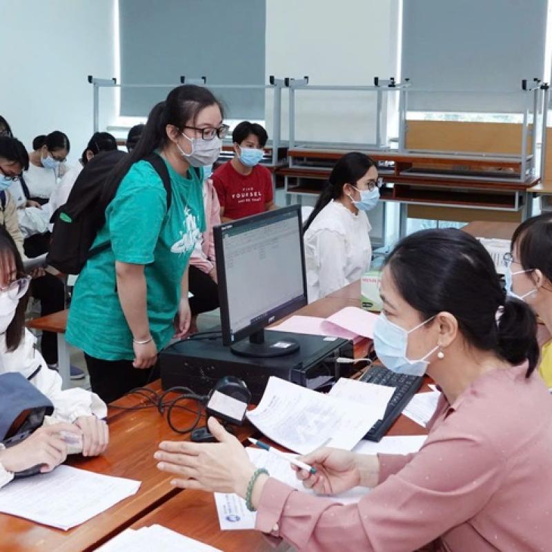 Dự kiến học sinh, sinh viên khó khăn được vay đến 8 triệu đồng/tháng