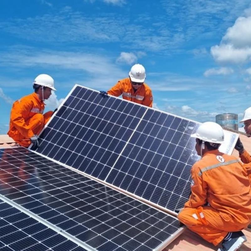 Tăng cường thực thi tiết kiệm điện và phát triển điện mặt trời mái nhà