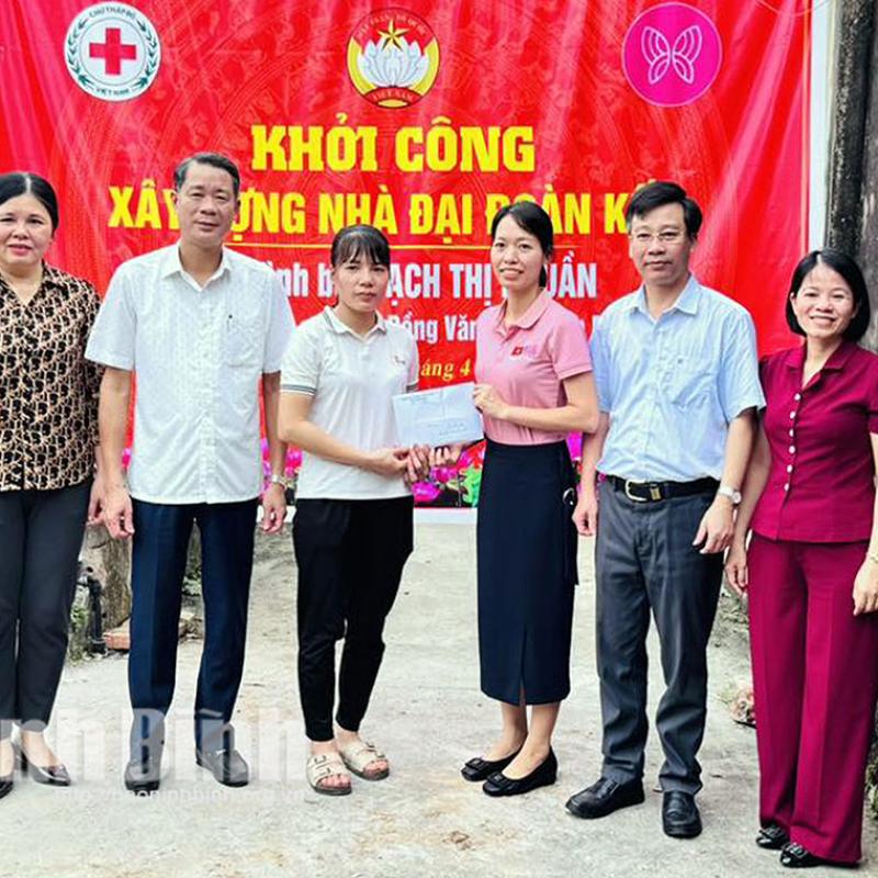 Khởi công xây dựng nhà "Đại đoàn kết" cho hộ nghèo ở phường Đồng Văn