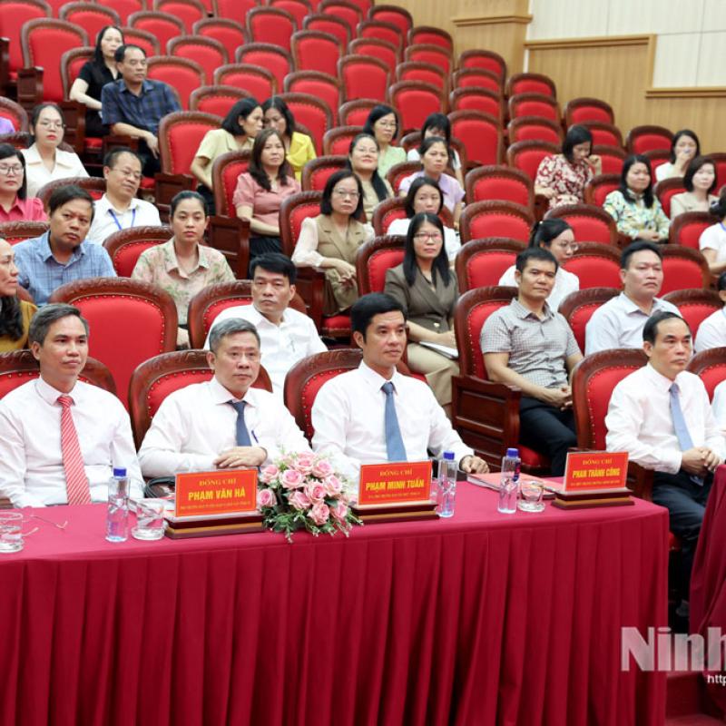 Hội thảo khoa học cấp tỉnh “Hành trình tìm đường cứu nước của Nguyễn Tất Thành - giá trị lý luận và bài học đối với công tác cán bộ hiện nay’’