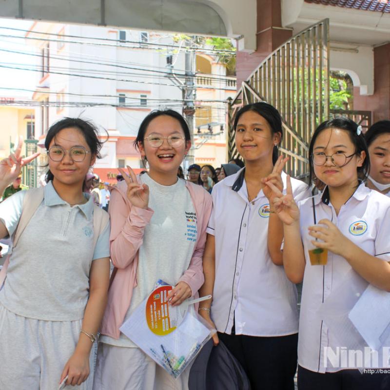 Thí sinh hoàn thành Kỳ thi tuyển sinh lớp 10 THPT năm học 2026-2027