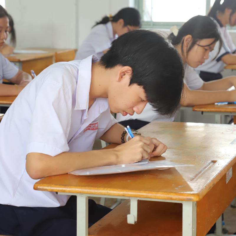 Chuyên gia cảnh báo nguy cơ rối loạn lo âu, trầm cảm do áp lực thi cử ở học sinh