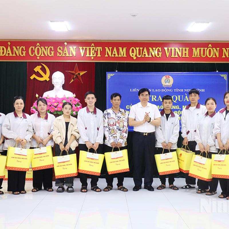 Trao tặng 85 suất quà của lãnh đạo Đảng, Nhà nước cho đoàn viên, người lao động có hoàn cảnh khó khăn