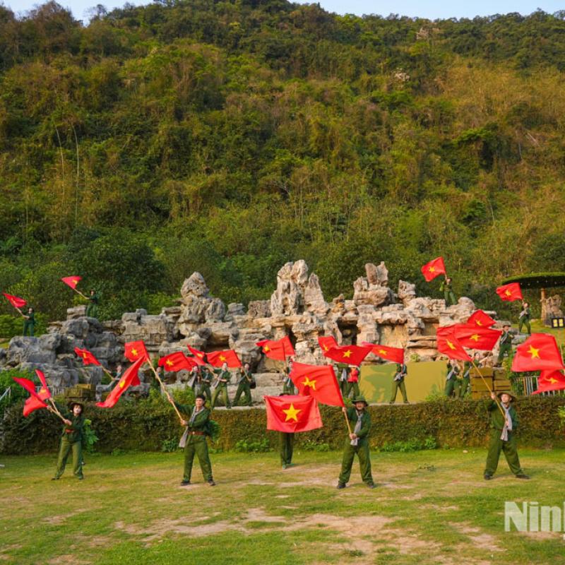 Chương trình nghệ thuật “Khúc khải hoàn tháng 4” tại Khu Du lịch sinh thái Thung Nham