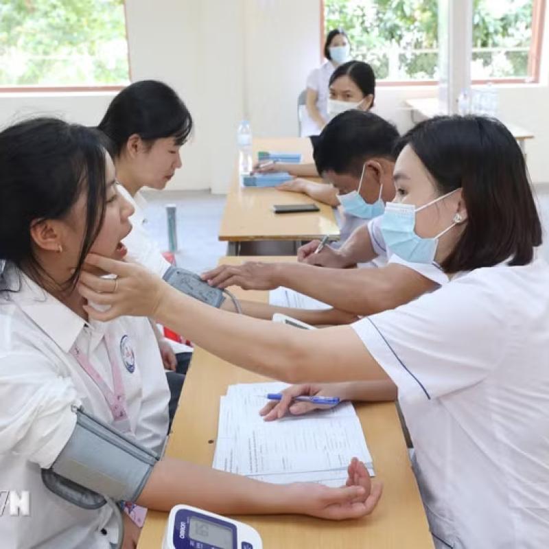 100% học sinh, sinh viên sẽ được khám sức khỏe ít nhất mỗi năm một lần
