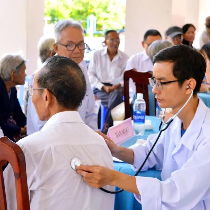 Người cao tuổi được khám sức khỏe miễn phí ít nhất 1 lần mỗi năm