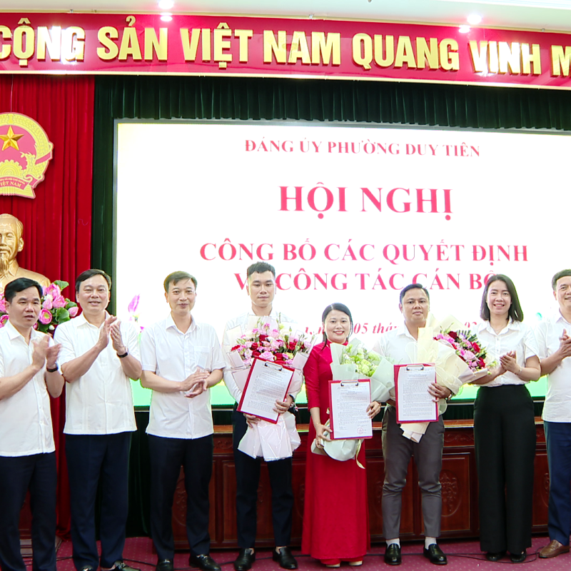 Đảng ủy phường Duy Tiên công bố Quyết định về công tác cán bộ