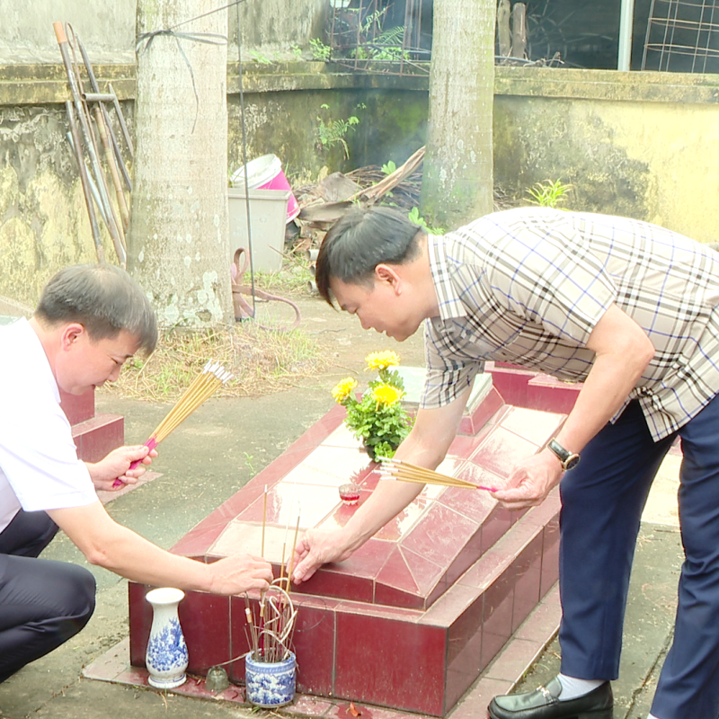 Phường Duy Tiên tổ chức dâng hương và lấy mẫu hài cốt liệt sĩ tại Nghĩa trang Liệt sĩ Chuyên Ngoại