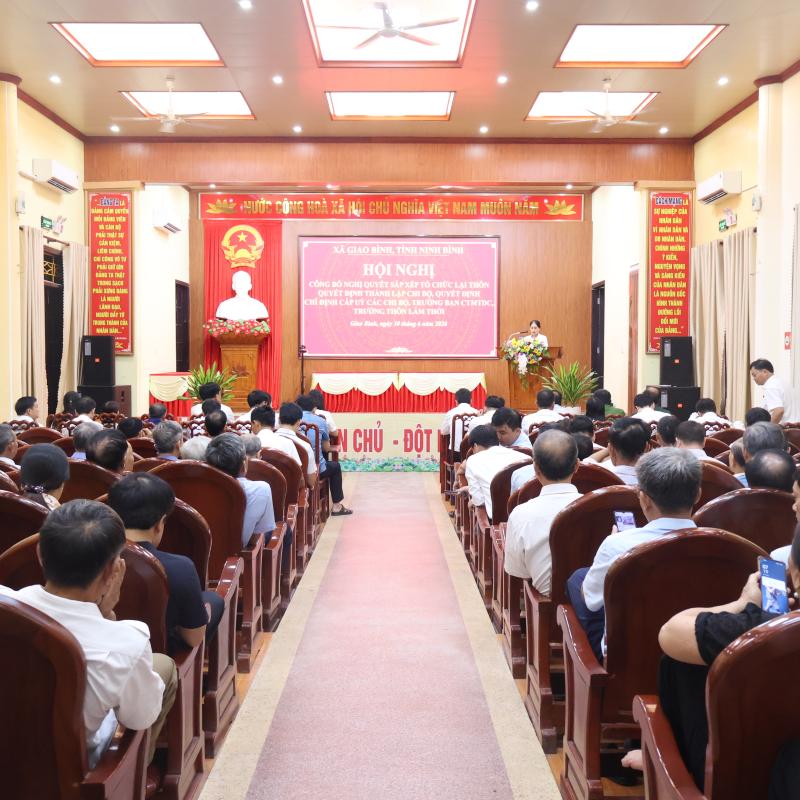 Xã Giao Bình công bố Nghị quyết về việc sắp xếp, tổ chức lại thôn (xóm); các Quyết định kiện toàn hệ thống chính trị ở cơ sở