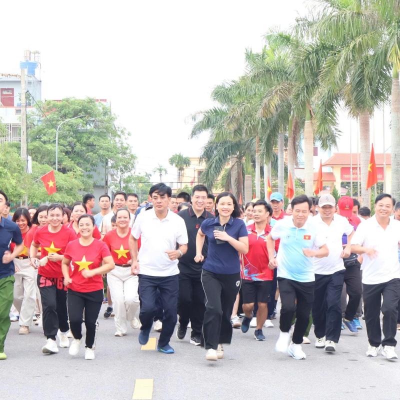 Xã Giao Bình tổ chức Lễ mít tinh và chạy phong trào hưởng ứng Tháng hành động phòng, chống ma túy năm 2026