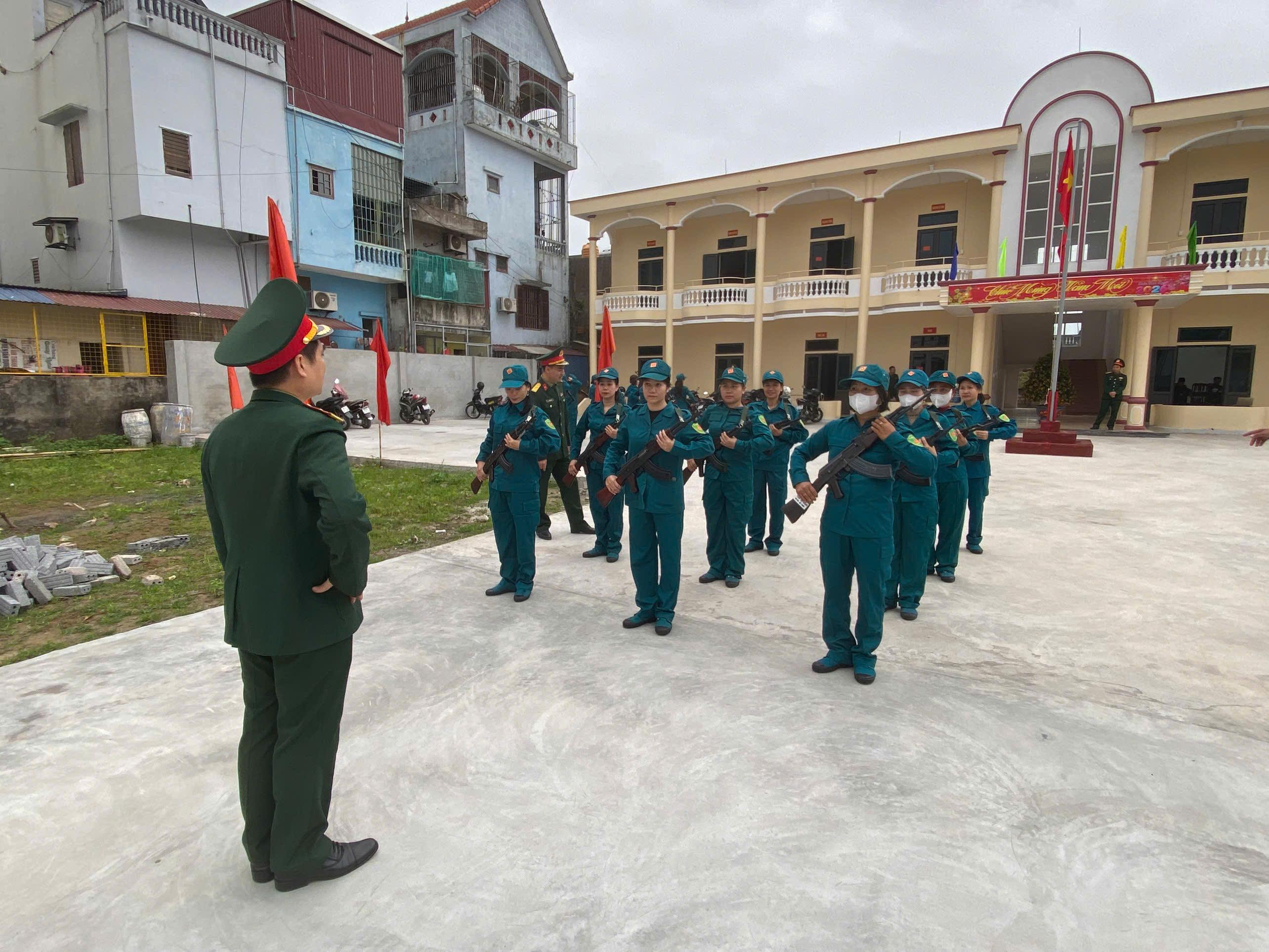 Ban chỉ huy quân sự xã Giao Bình tổ chức luyện tập Điều lệnh đội ngũ, hợp luyện phục vụ Lễ ra quân huấn luyện năm 2026.