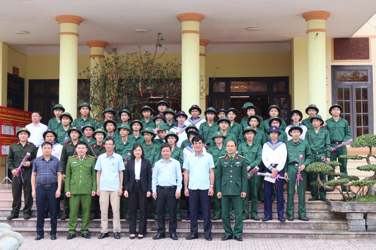 Xã Giao Bình tổ chức Lễ tiễn thanh niên lên đường làm nhiệm vụ bảo vệ Tổ quốc năm 2026.