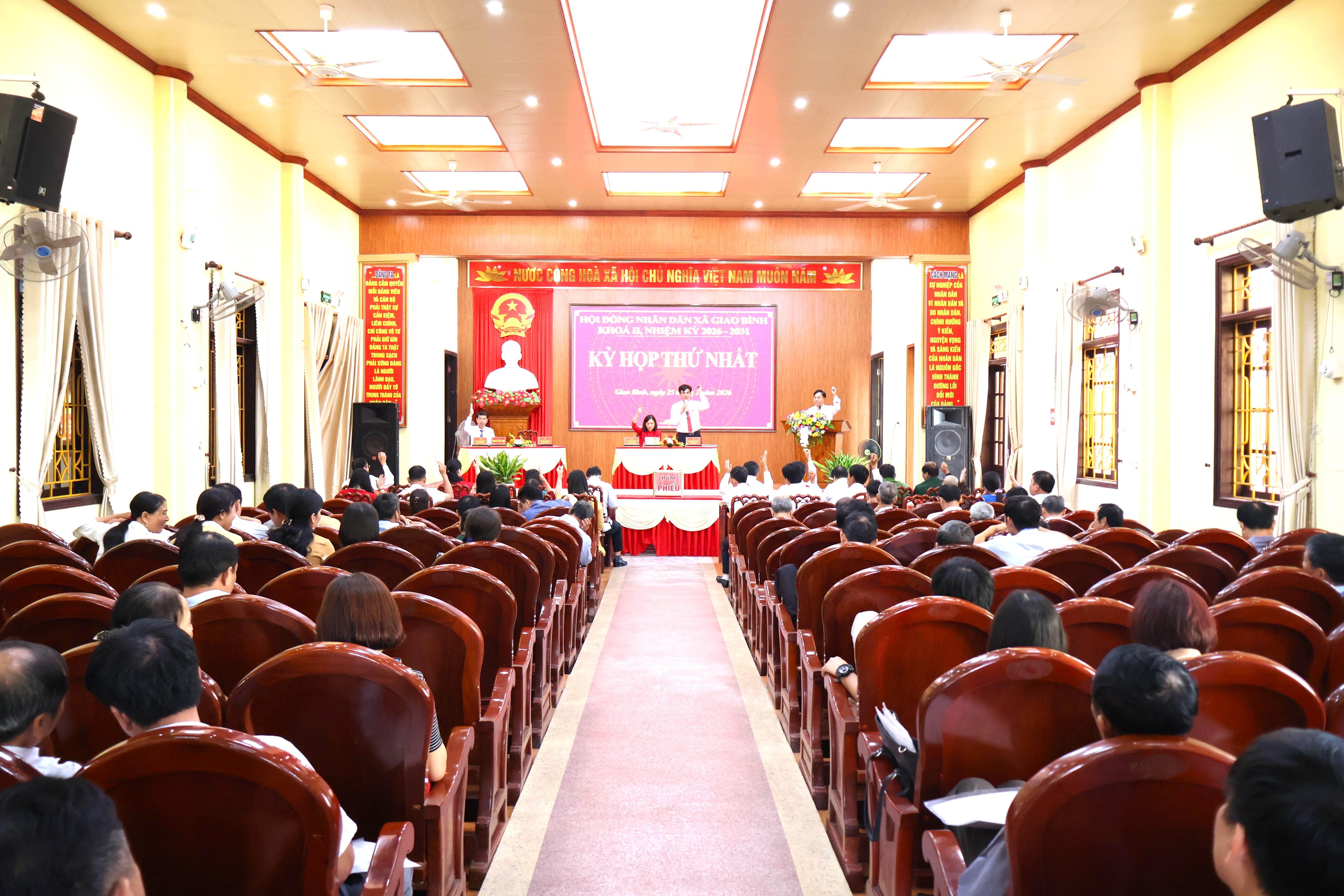 Xã Giao Bình tổ chức Kỳ họp thứ Nhất HĐND xã, khóa II và Hội nghị tổng kết công tác bầu cử
