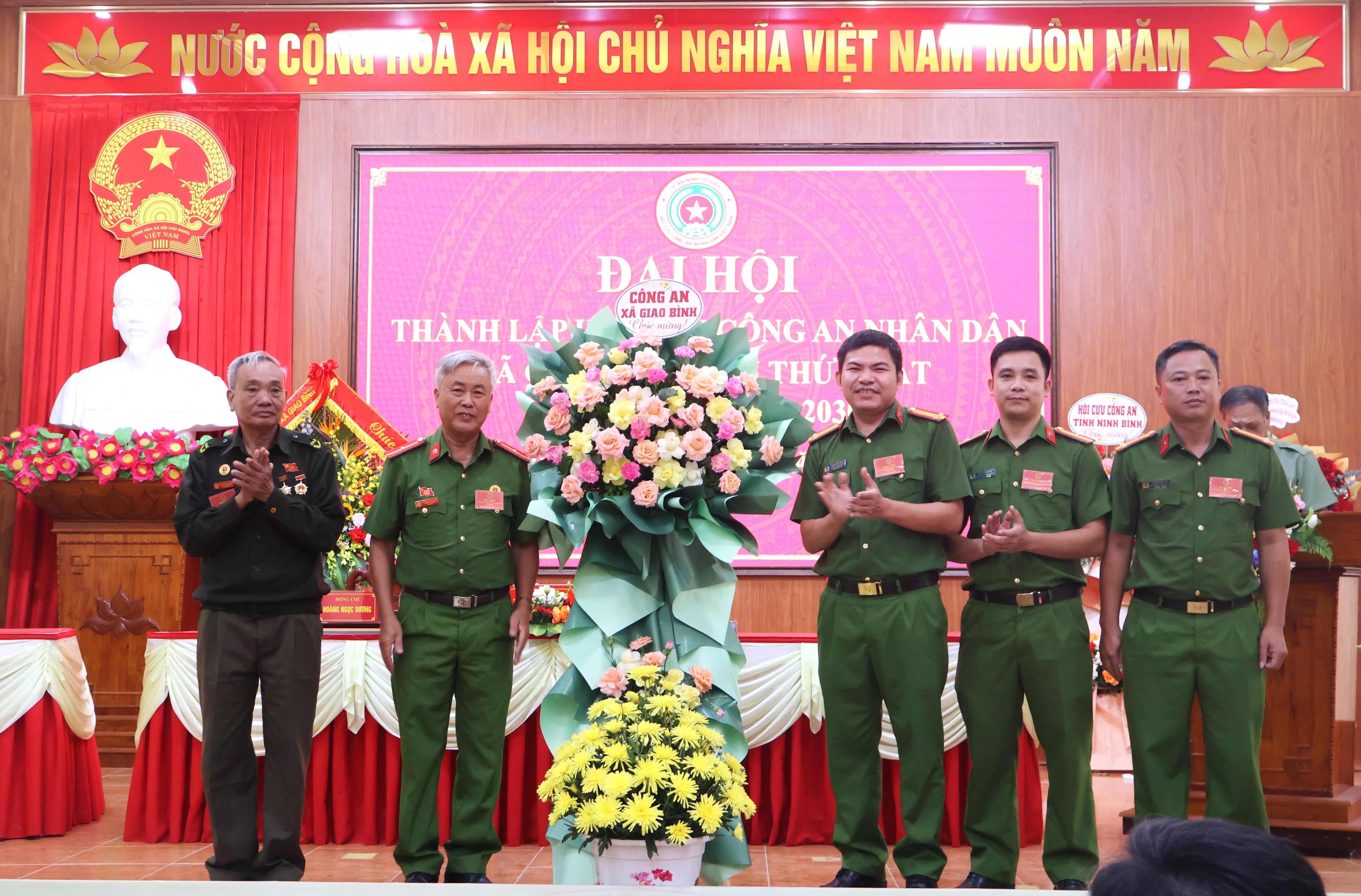 cong-an-xa-chuc-mung-1782123390-69459.jpg