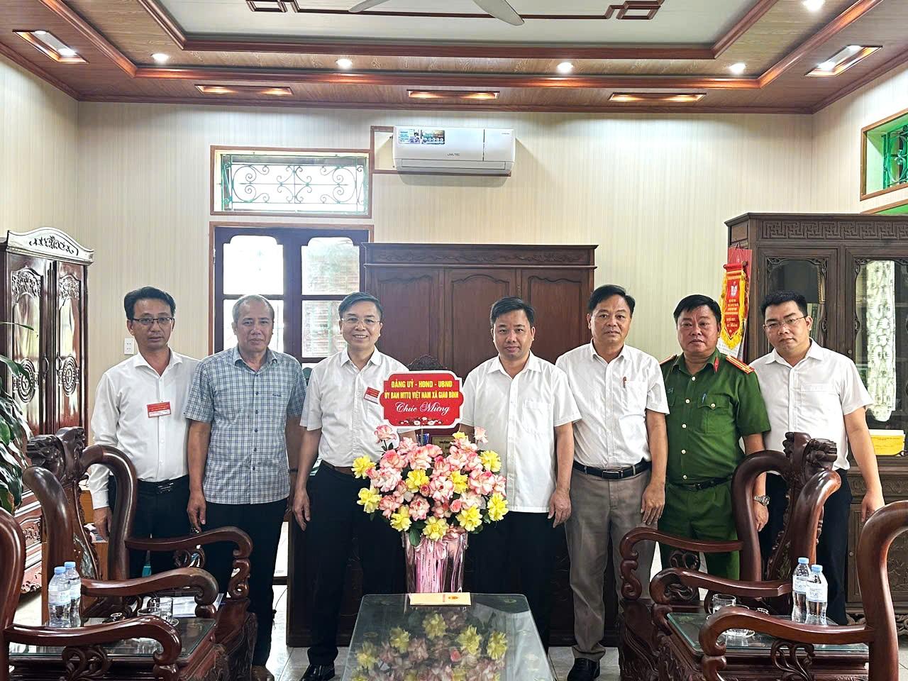 doan-tang-hoa-chuc-mung-1781066858-961524.jpg