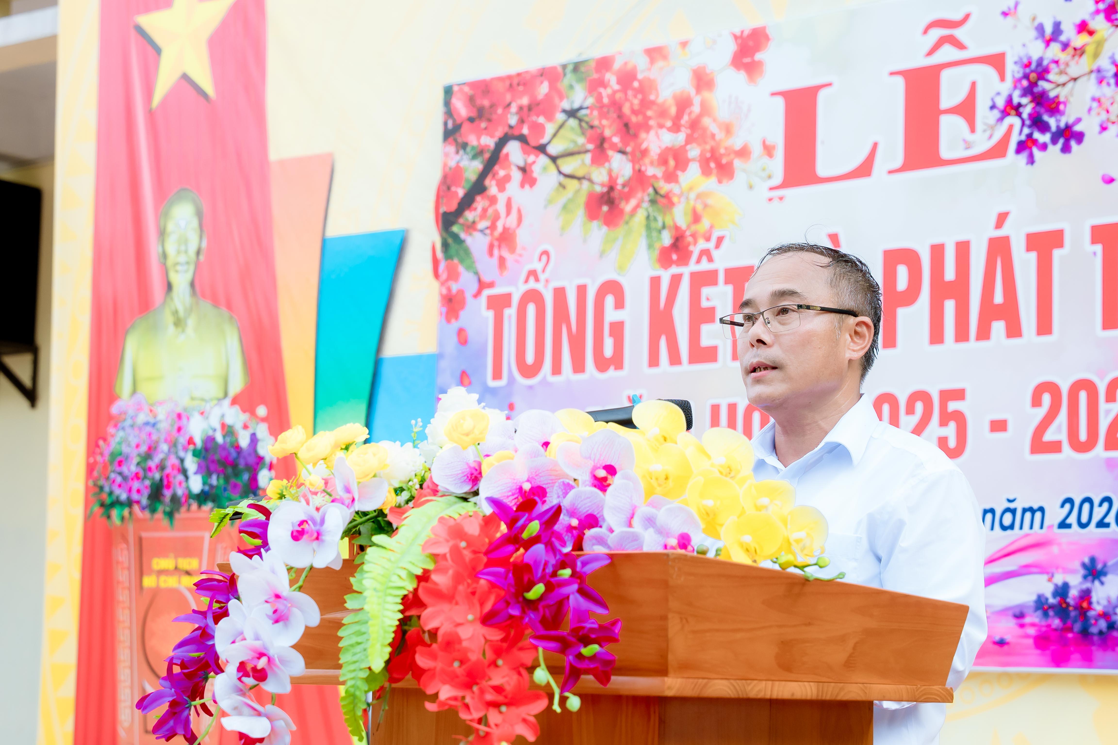 dong-chi-hieu-truong-thgy-phat-bieu-1780037427-456179.jpg