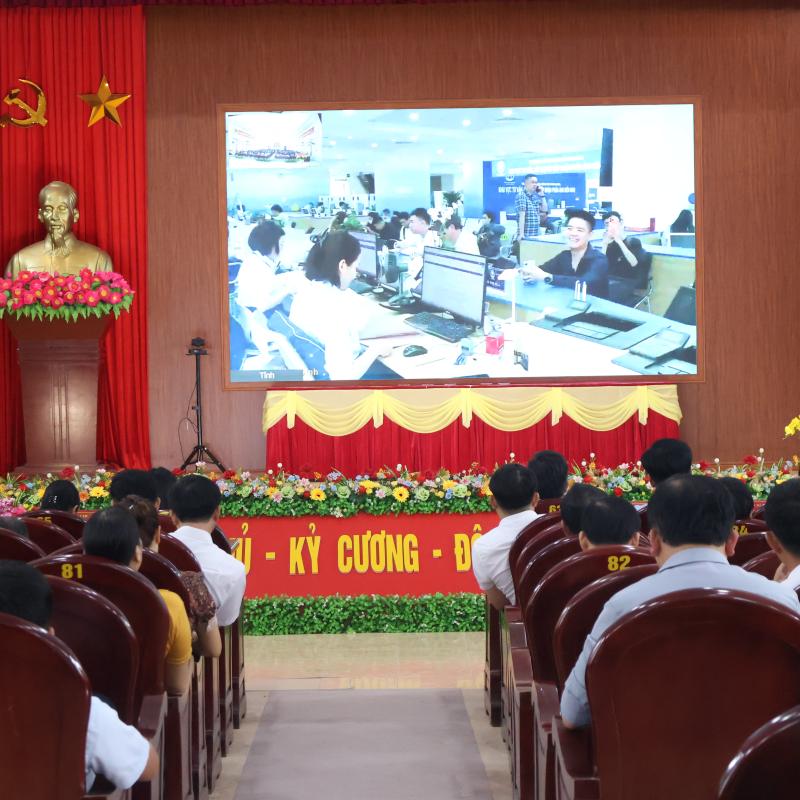 Xã Giao Bình tham dự Hội nghị trực tuyến toàn quốc sơ kết 1 năm 6 tháng triển khai thực hiện Nghị quyết số 57-NQ/TW ngày 22/12/2024 của Bộ Chính trị.