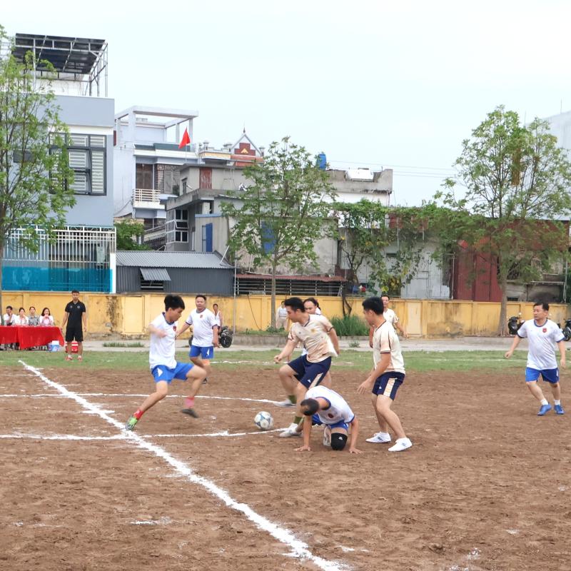 Sôi nổi trận giao hữu bóng đá chào mừng kỷ niệm 51 năm ngày giải phóng miền nam và đại hội Thể dục thể thao xã Giao Bình lần thứ I năm 2026