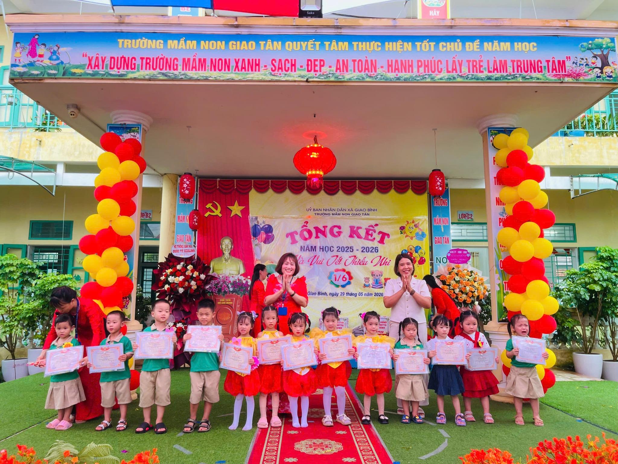 khen-thuong-cac-con-gt-1780103820-221355.jpg