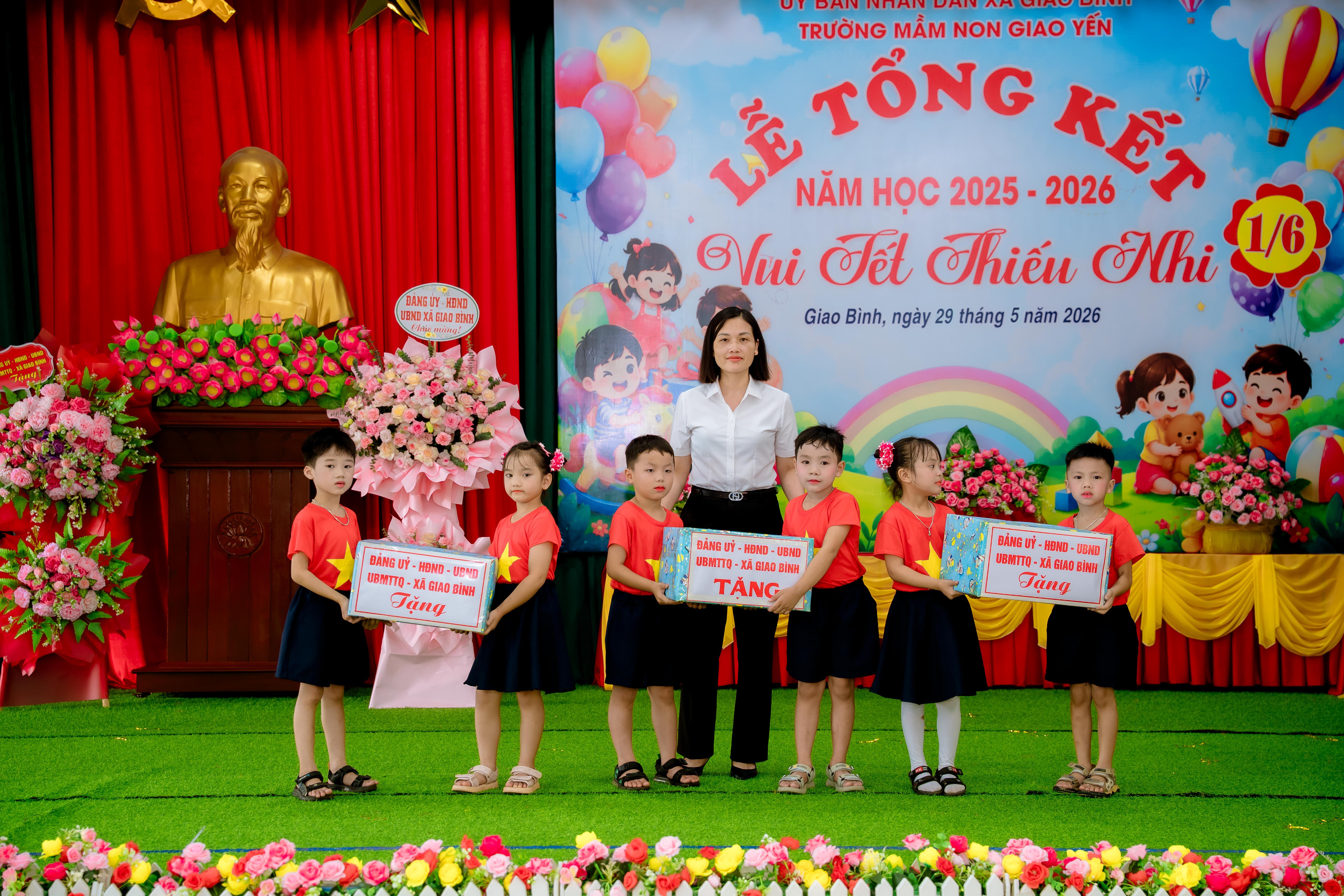 ld-tang-qua-cac-con-1780103555-110294.jpg