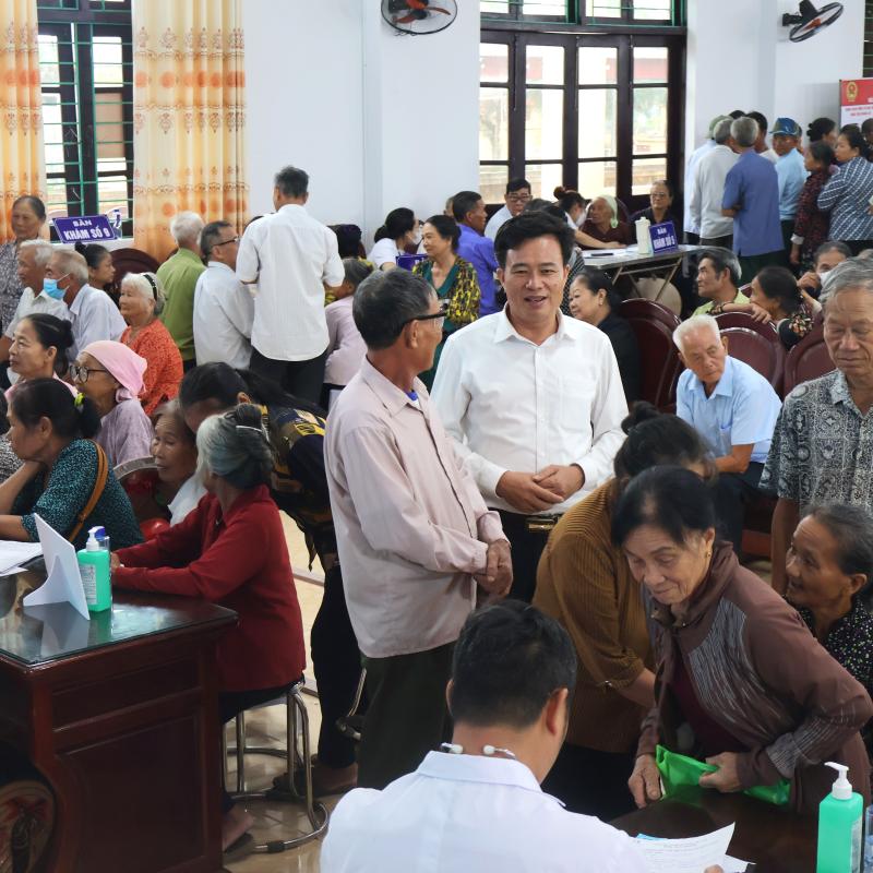 UBND xã Giao Bình tổ chức khám sức khỏe định kỳ và khám sàng lọc miễn phí cho người dân thuộc nhóm ưu tiên trên địa bàn xã