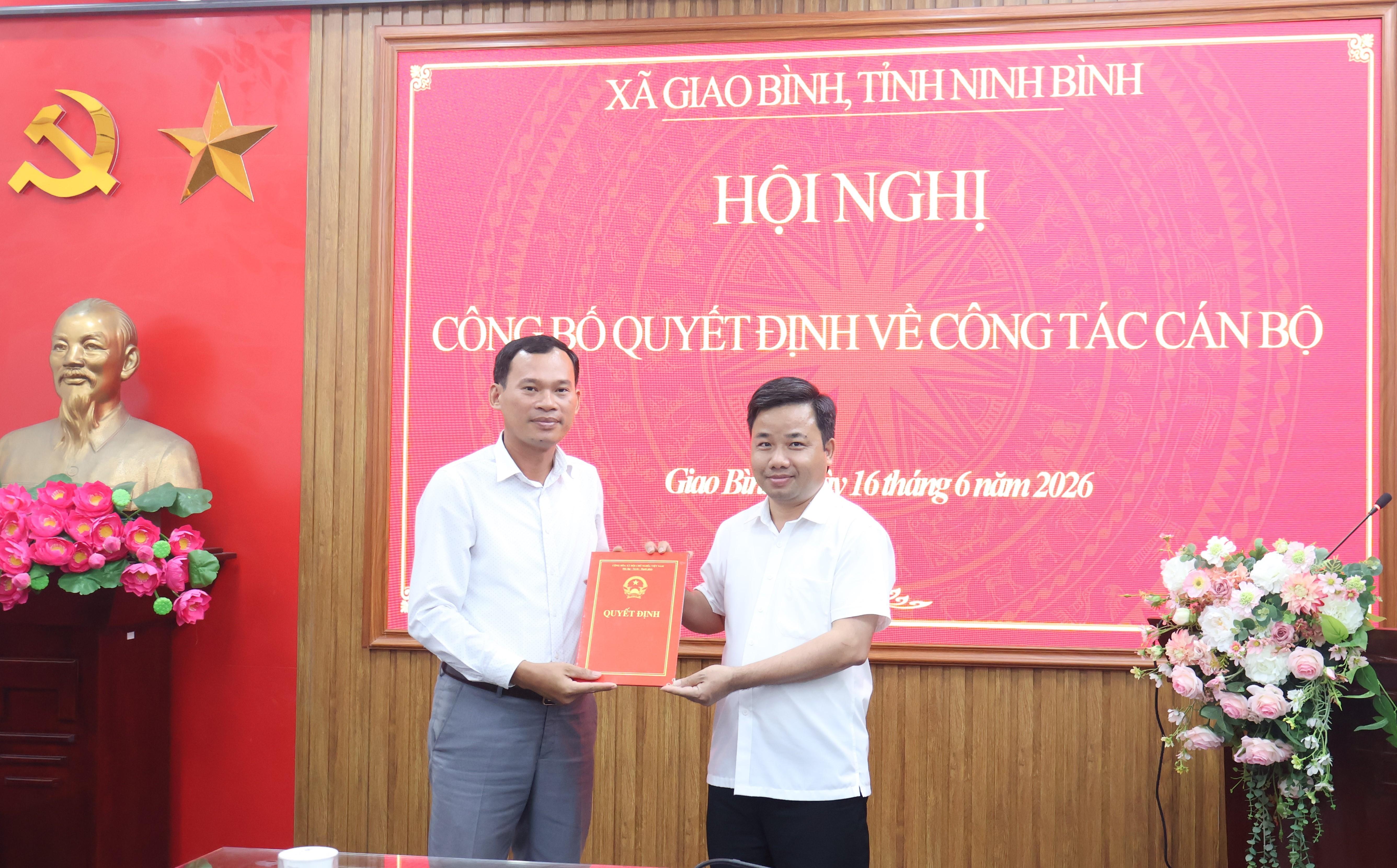 ld-trao-quyet-dinh-1781629495-795604.jpg