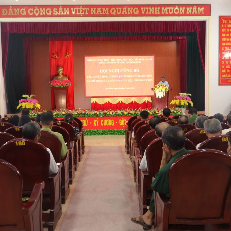 Các tổ chức chính trị - xã hội xã Giao Bình công bố các quyết định thành lập chi hội, chi đoàn thôn và chỉ định các chức danh chi hội, chi đoàn sau sắp xếp
