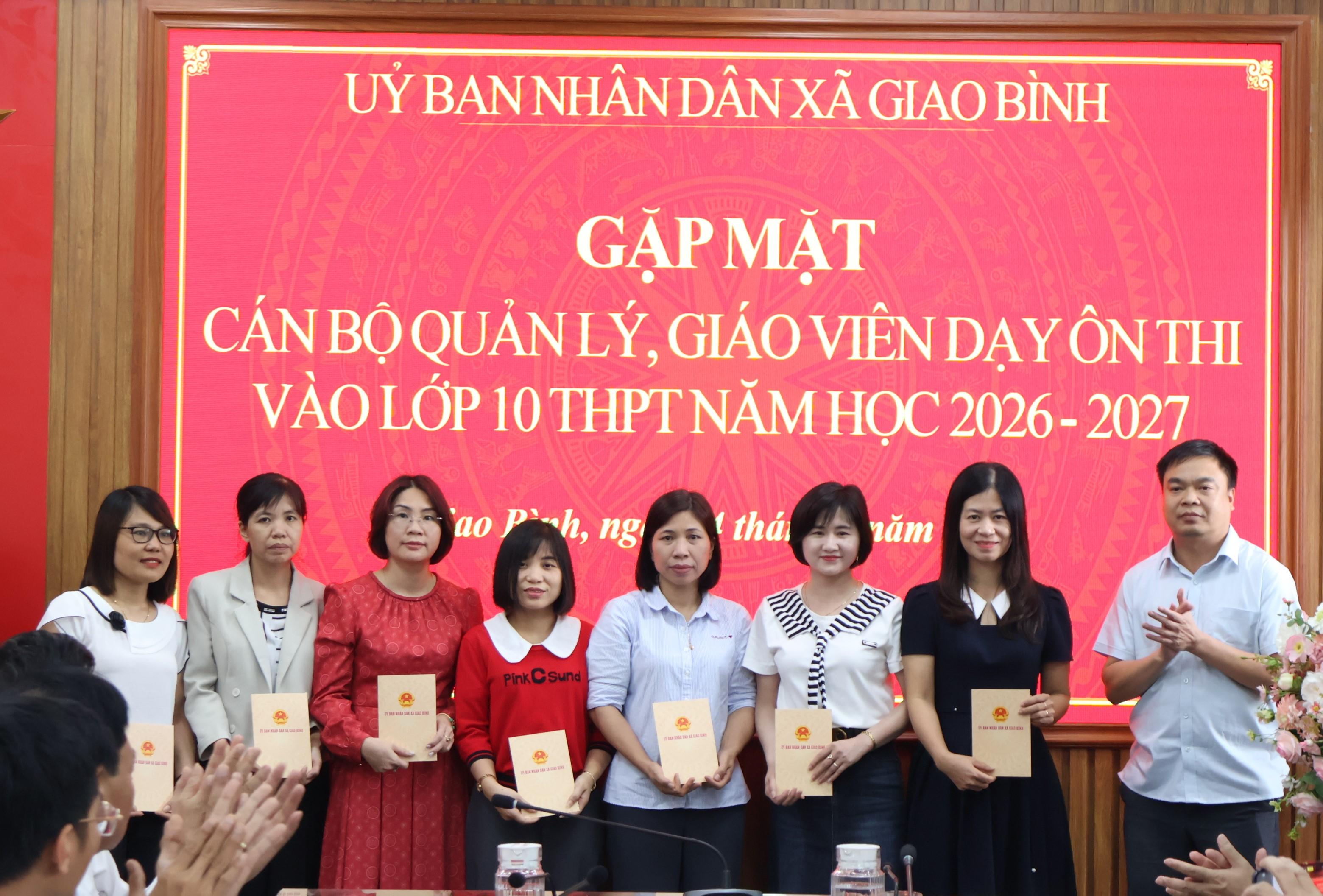tang-qua-4-1777911112-494553.jpg