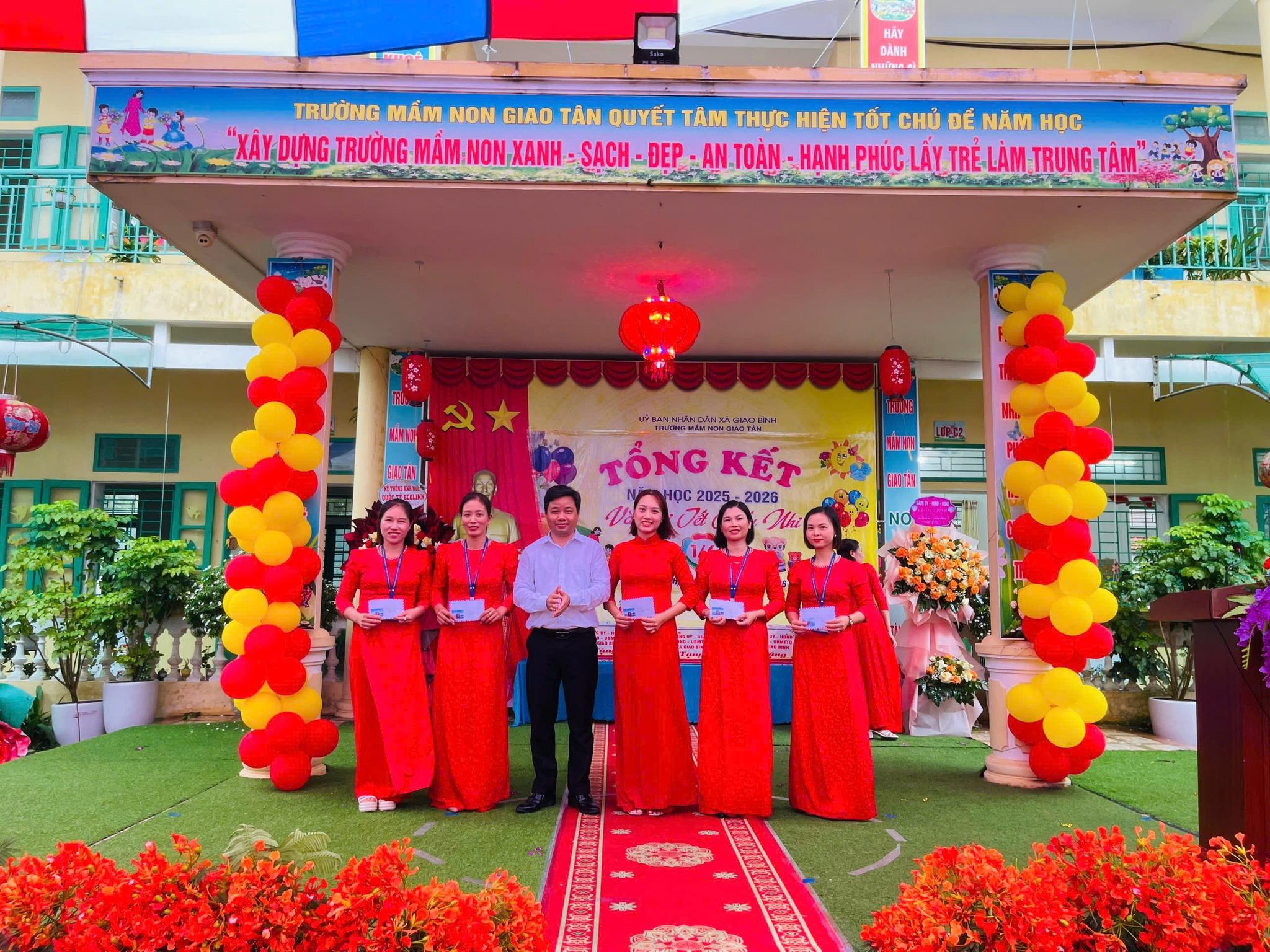 tang-qua-cac-co-gt-1780103669-432046.jpg