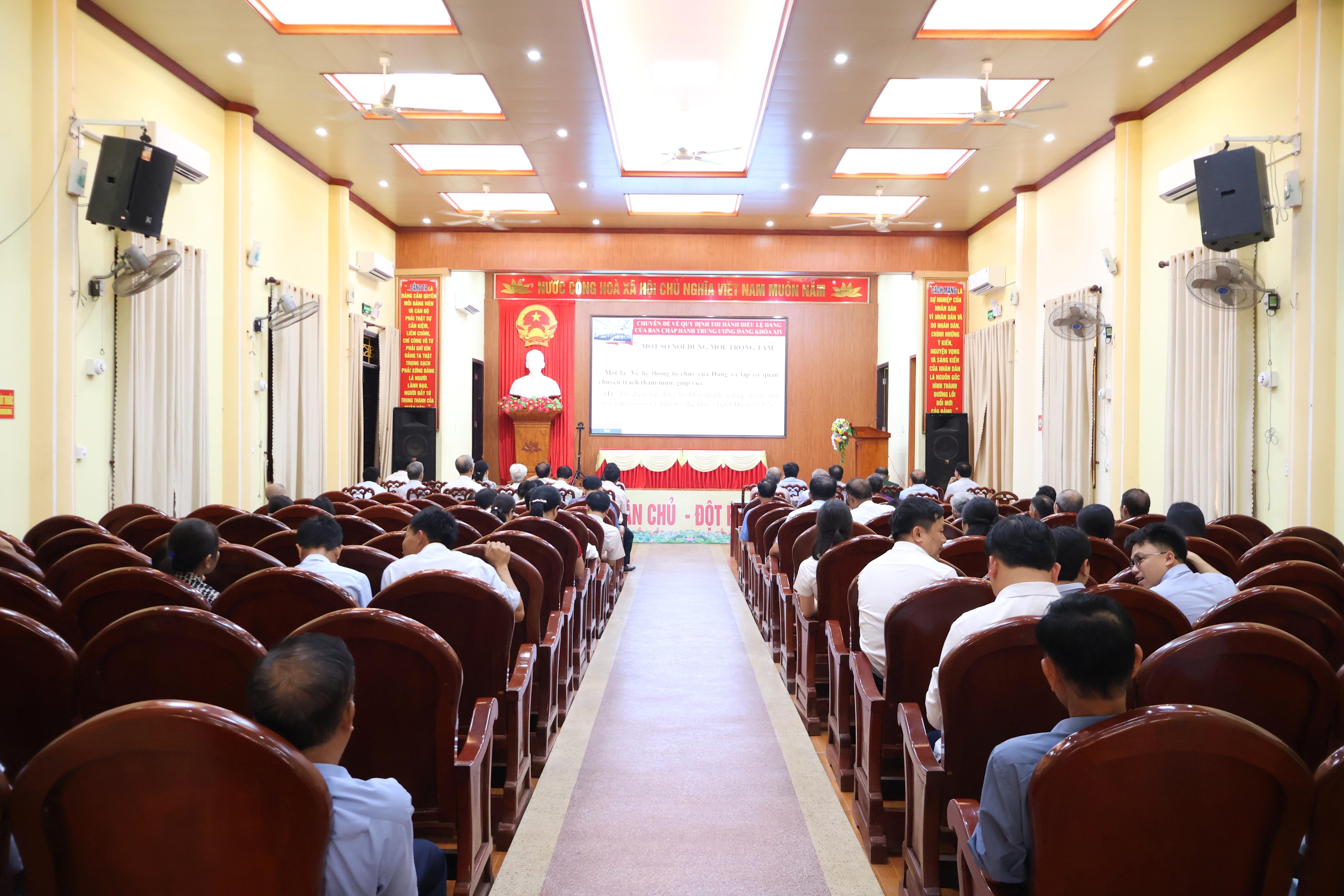toan-canh-hoi-nghi-tai-giao-binh-1776138786-688598.jpg