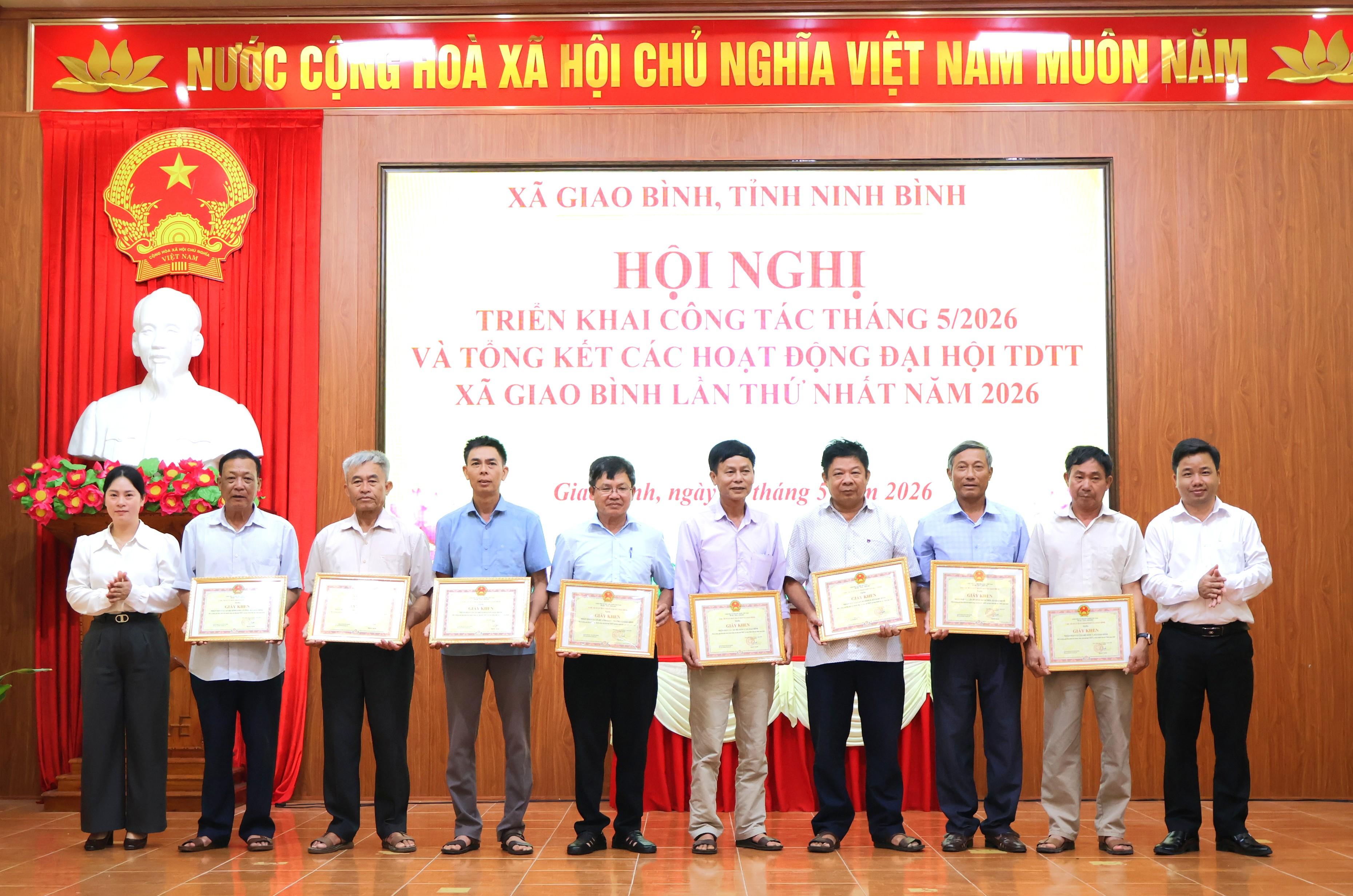 trao-thuong-1-1-1778210033-177895.jpg
