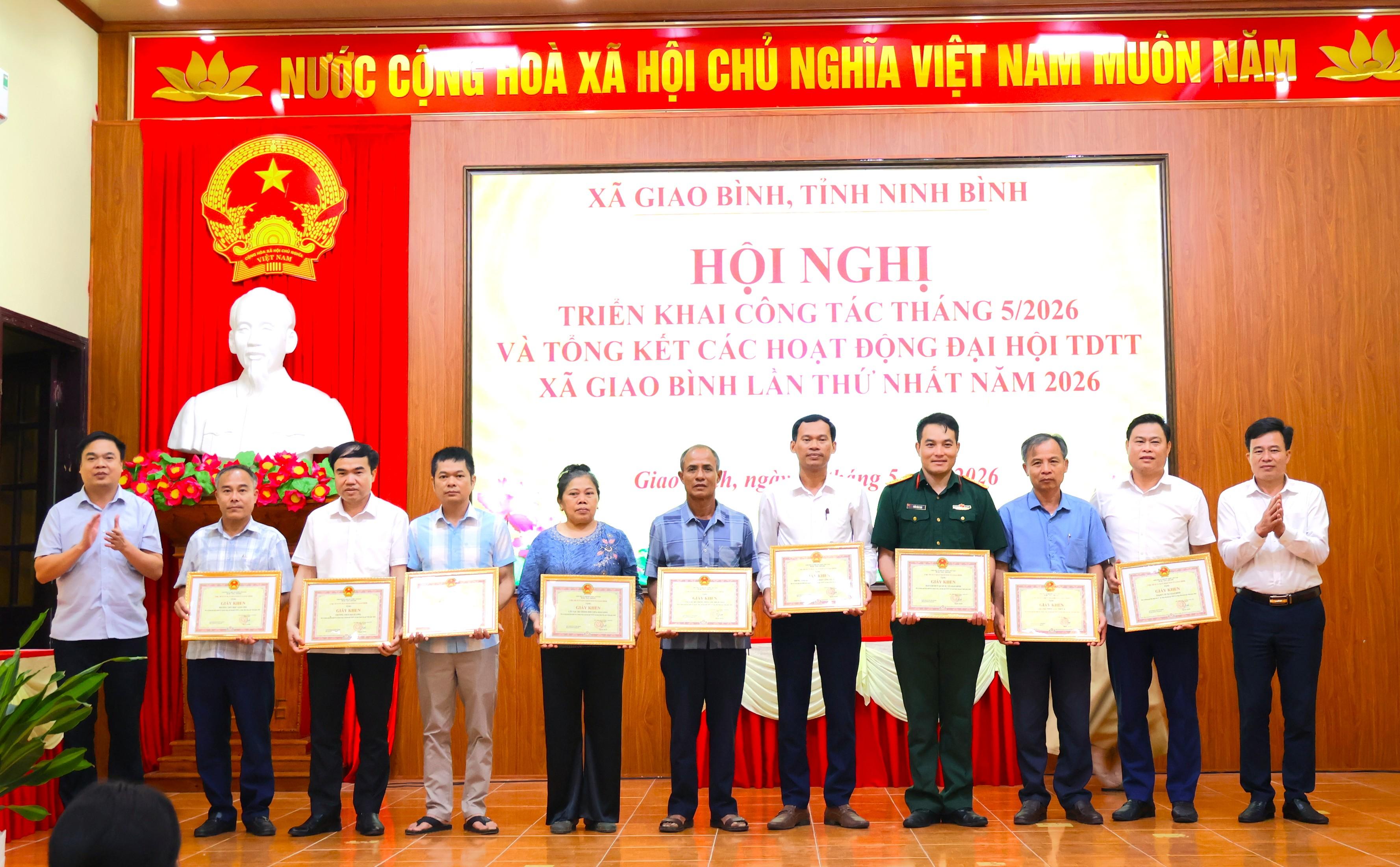 trao-thuong-2-1-1778210040-559862.jpg