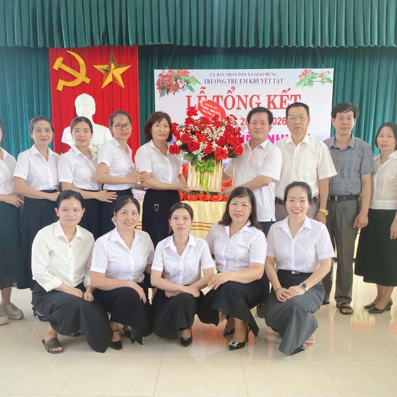 Đồng chí Vũ Ngọc Côn- Phó Bí thư Thường trực Đảng ủy xã dự Lễ tổng kết năm học 2025–2026 tại Trường Trẻ em khuyết tật.