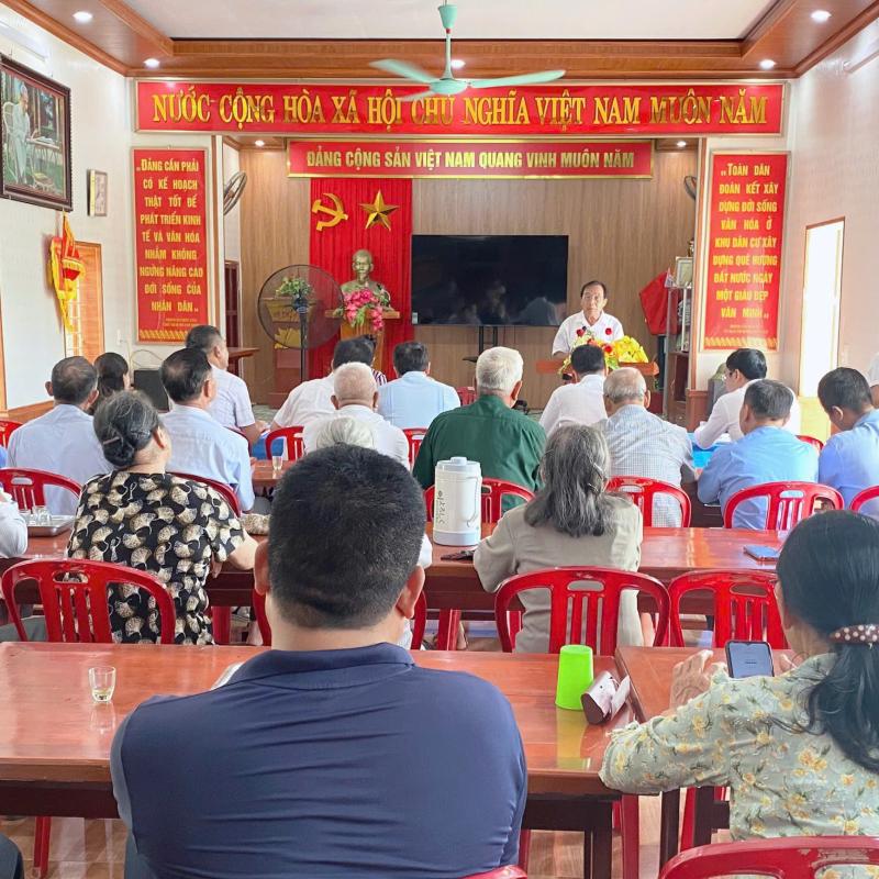 Chi bộ xóm Thủy Thành tổ chức sinh hoạt thường kỳ tháng 6/2026