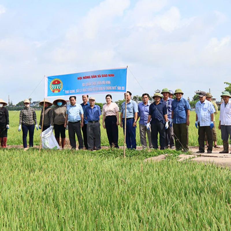Nông dân xã triển khai mô hình dân vận khéo, xây dựng cánh đồng không rác năm 2026