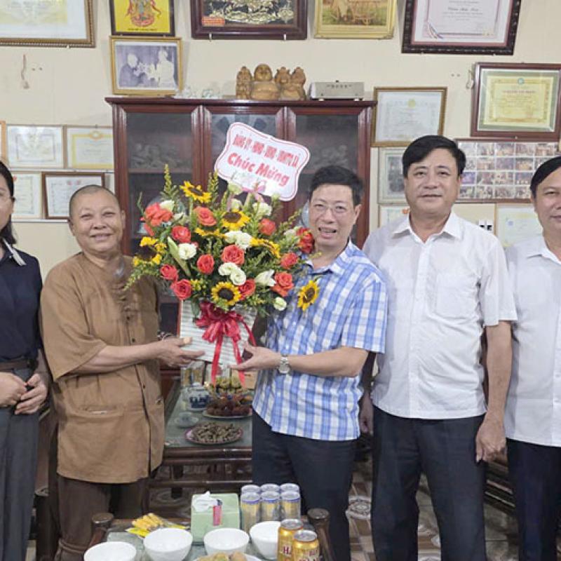 Đồng chí Phạm Trung Kiên - Chủ tịch UBND xã chúc mừng Đại lễ Phật đản tại Chùa Bảo Hoa, Chùa Bỉnh Sơn, Chùa Phong An xã Giao Ninh