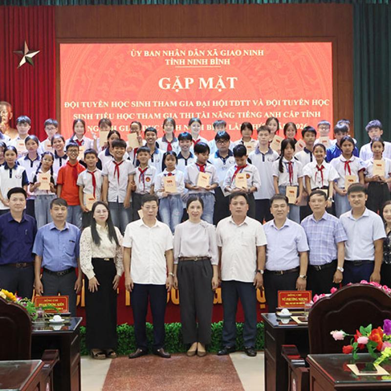 Xã Giao Ninh gặp mặt đội tuyển thể dục thể thao cấp tỉnh và học sinh tiểu học tham gia cuộc thi tài năng Tiếng Anh cấp tỉnh
