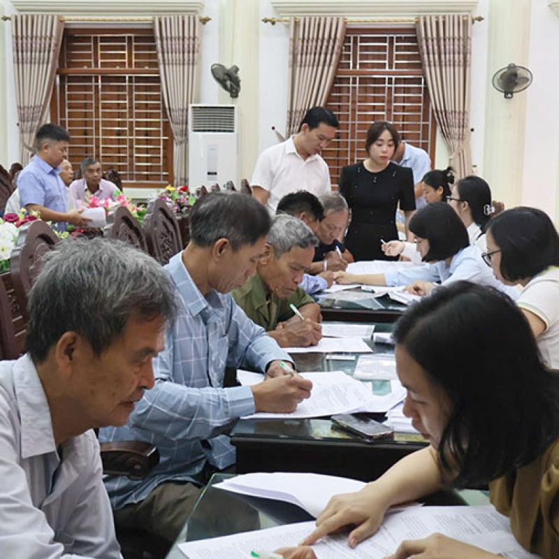 Hội đồng giải phóng mặt bằng và bồi tường hỗ trợ xã Giao Ninh chi trả tiền hỗ trợ ( đợt 1) GPMB dự án đường Thiện Lâm qua địa bàn