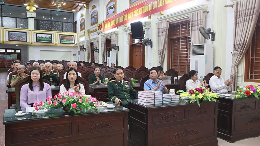 a-hoi-ts-10-1776996359-535614.jpg