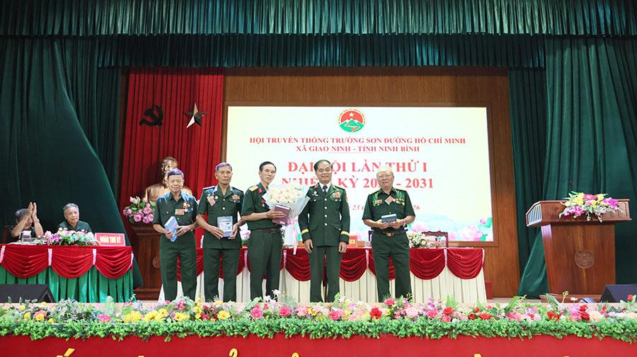a-hoi-ts-14-1776996669-967909.jpg