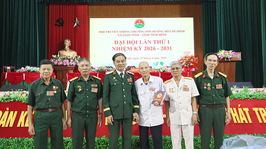 a-hoi-ts-27-1776996737-690166.jpg