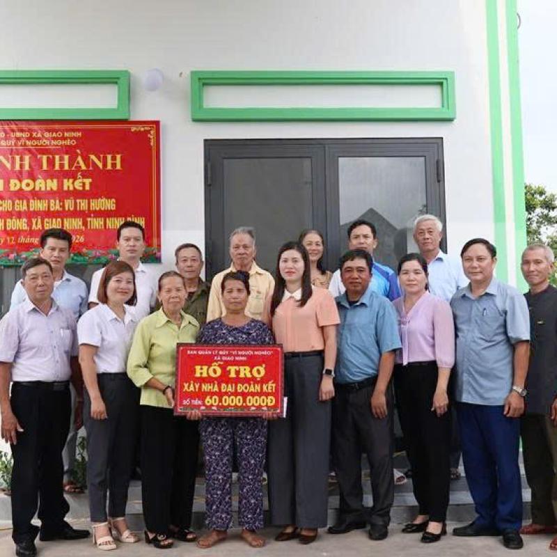 Ban quản lý Quỹ " Vì người nghèo" xã Giao Ninh hỗ trự xây mới nhà ở tặng hộ gia đình có hoàn cảnh khó khăn