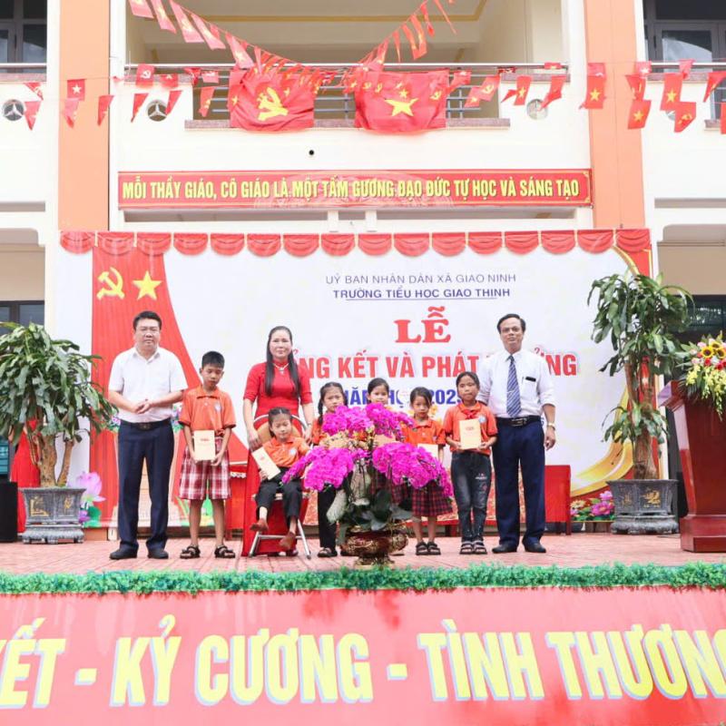 Đồng chí Doãn Quang Hùng - Bí thư Đảng ủy xã dự Lễ tổng kết năm học 2025-2026 tại trường Tiểu học Giao Thịnh