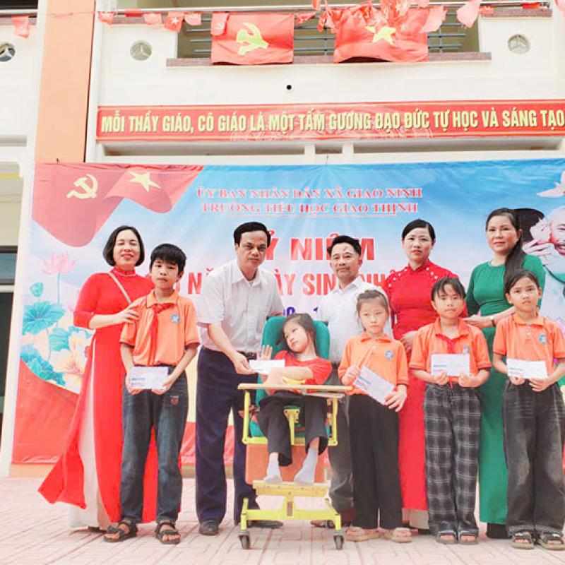 Trường Tiểu học Giao Thịnh kỷ niệm 136 năm ngày sinh Chủ tịch Hồ Chí Minh với nhiều hoạt động ý nghĩa