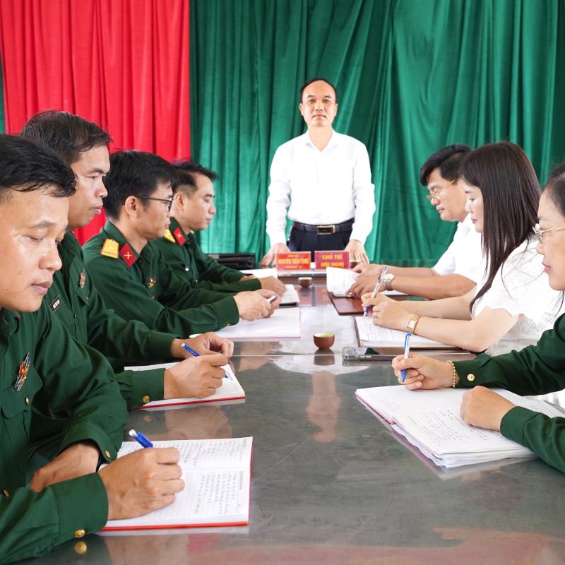 Thường trực Đảng ủy xã Giao Phúc làm việc với Ban Chỉ huy quân sự xã về công tác đảm bảo quốc phòng, quân sự địa phương