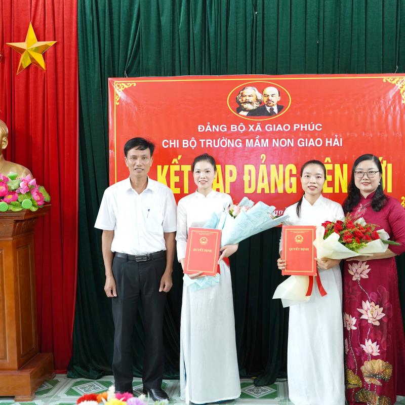 Chi bộ Trường Mầm non Giao Hải tổ chức Lễ kết nạp Đảng viên mới