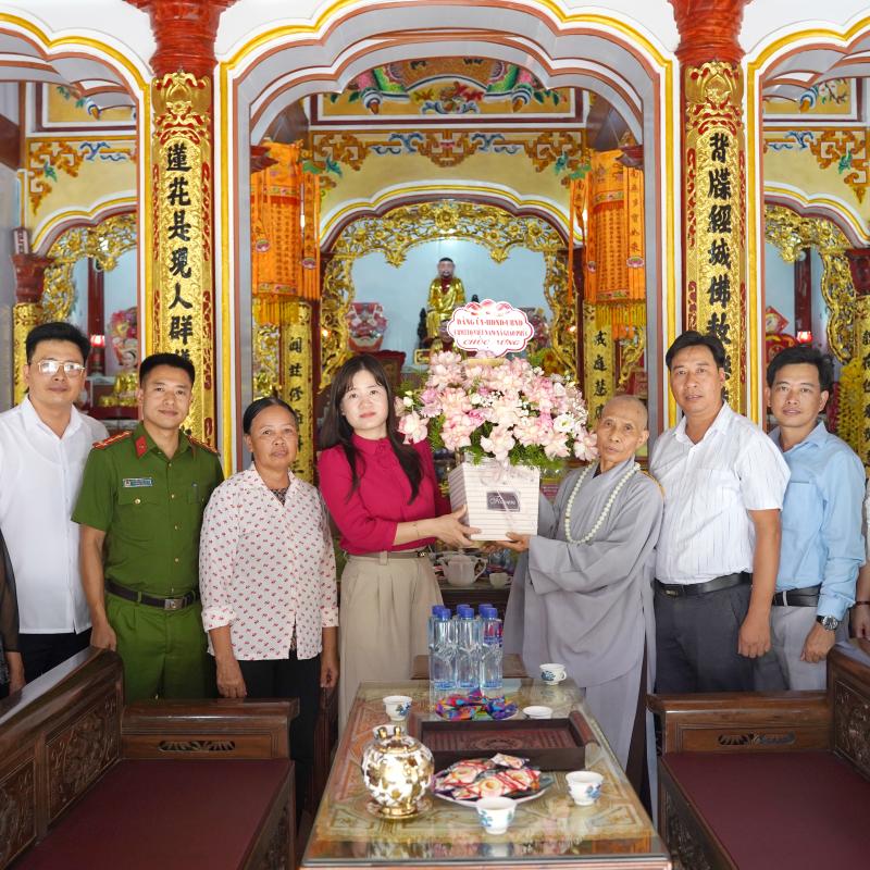 Xã Giao Phúc tổ chức Đoàn đi thăm, chúc mừng Đại lễ Phật đản Phật lịch 2570 và Mùa an cư kết hạ năm 2026 tại chùa Phúc Khánh và chùa Xuân Quang