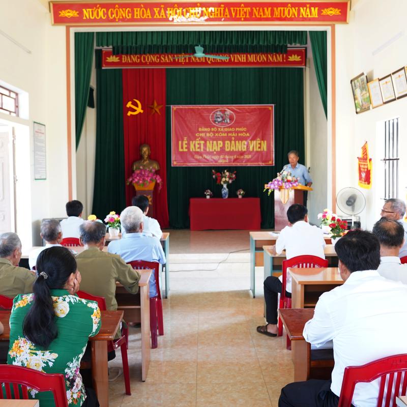 Chi bộ xóm Hải Hòa tổ chức Lễ kết nạp Đảng viên cho quần chúng ưu tú Lương Văn Thưởng và Đỗ Thế Hưởng