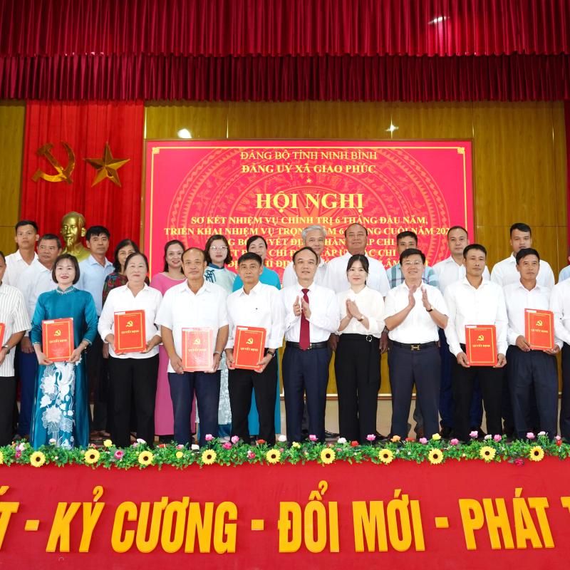 Đảng ủy xã Giao Phúc tổ chức Hội nghị sơ kết nhiệm vụ chính trị 6 tháng đầu năm, triển khai nhiệm vụ trọng tâm 6 tháng cuối năm 2026, công bố Quyết định thành lập chi bộ, Quyết định chỉ định cấp ủy các chi bộ, Quyết định chỉ định Trưởng thôn lâm thời